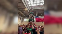 Chilenos levantaron torres humanas de seis pisos en Tarragona