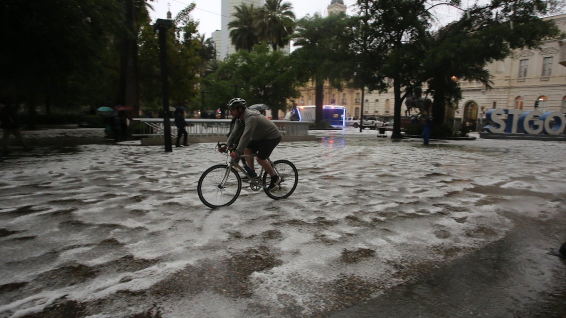 Alerta roja para la Región Metropolitana ante fuertes lluvias