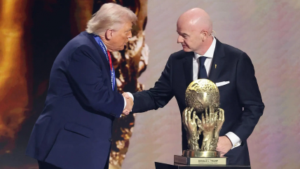Tras un año: FIFA evaluará poner fin al Premio de la Paz que Infantino le entregó a Trump