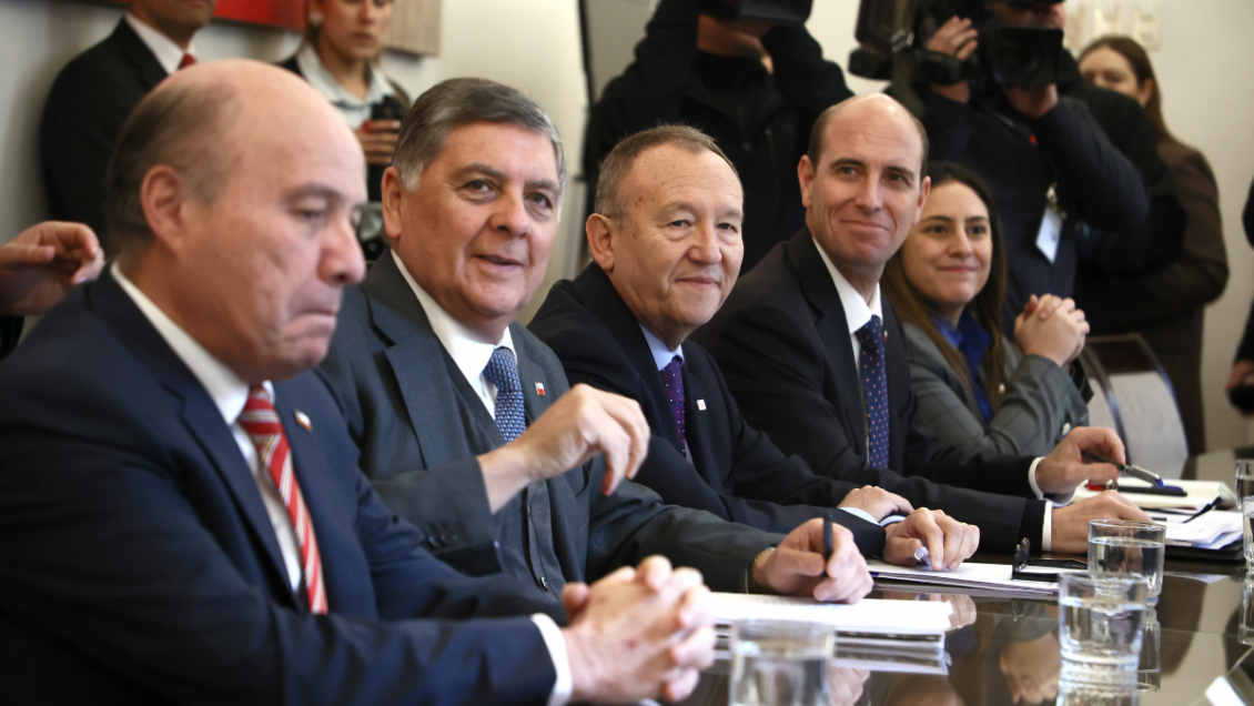 Malos resultados en las encuestas avivan debate sobre vocería y gabinete gubernamental